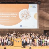 Abschlussveranstaltung am Standort Regensburg: Gruppenfoto von allen Teilnehmenden