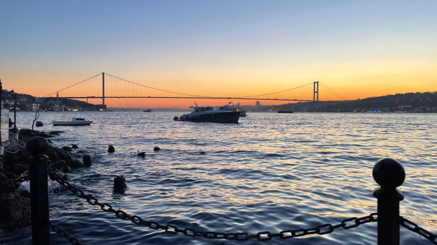 Bild einer großen Brücke in Istanbul.